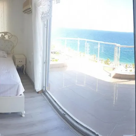 Konyaaltinda Muhtesem Gemi Ev Apartament